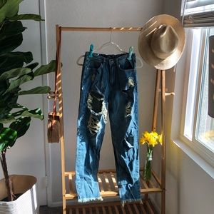 Distressed boyfriend jeans!